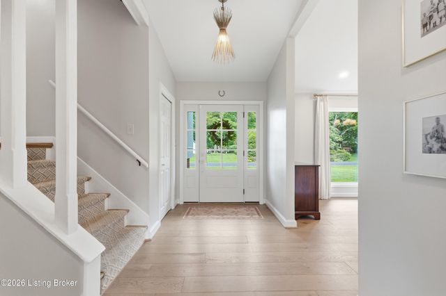 116 Sweetbriar Ln, Louisville, KY 40207