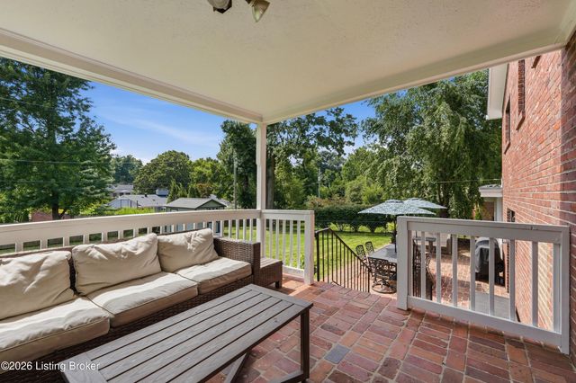 116 Sweetbriar Ln, Louisville, KY 40207
