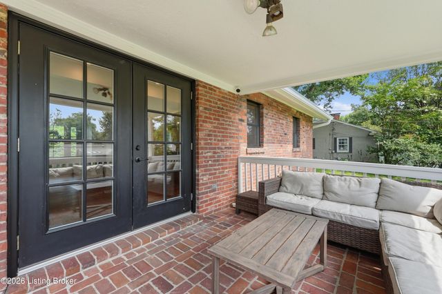 116 Sweetbriar Ln, Louisville, KY 40207