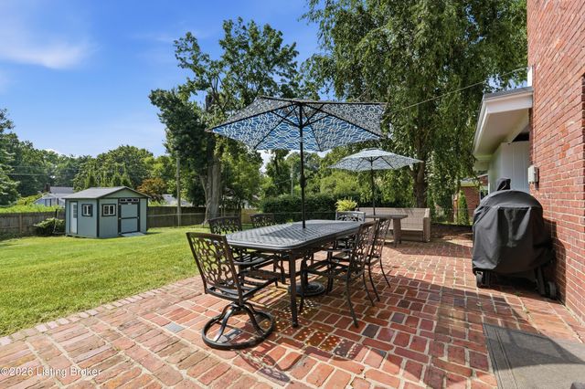116 Sweetbriar Ln, Louisville, KY 40207