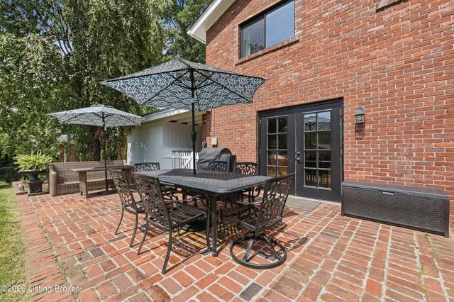 116 Sweetbriar Ln, Louisville, KY 40207