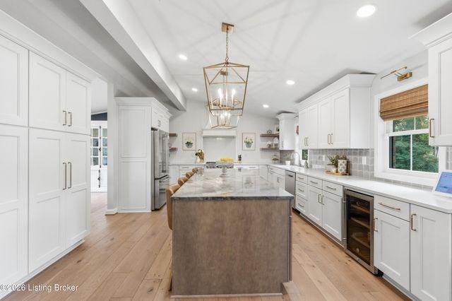 116 Sweetbriar Ln, Louisville, KY 40207