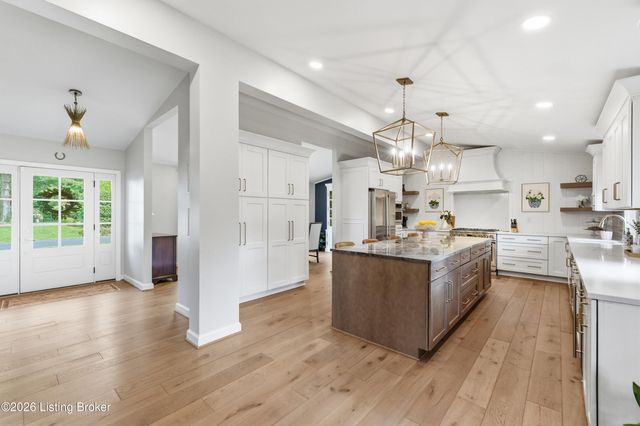 116 Sweetbriar Ln, Louisville, KY 40207