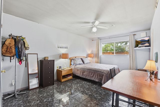 5622 Sheraton Oaks Drive, Houston, TX 77091