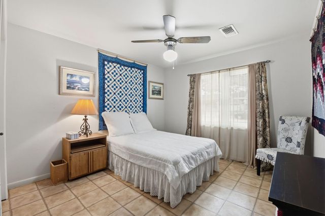 5622 Sheraton Oaks Drive, Houston, TX 77091