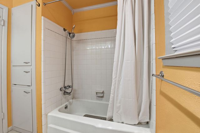 5622 Sheraton Oaks Drive, Houston, TX 77091