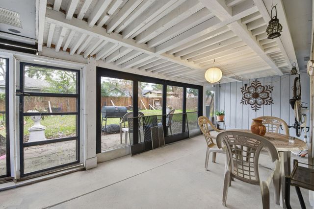 5622 Sheraton Oaks Drive, Houston, TX 77091