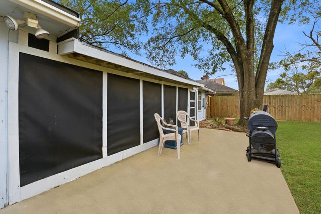 5622 Sheraton Oaks Drive, Houston, TX 77091