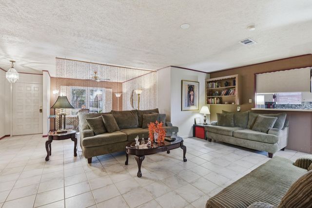 5622 Sheraton Oaks Drive, Houston, TX 77091