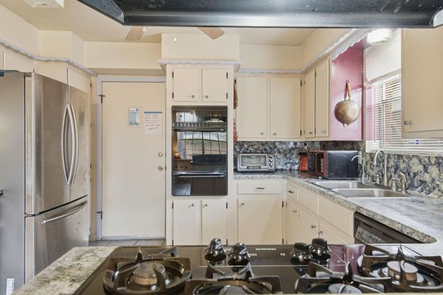 5622 Sheraton Oaks Drive, Houston, TX 77091