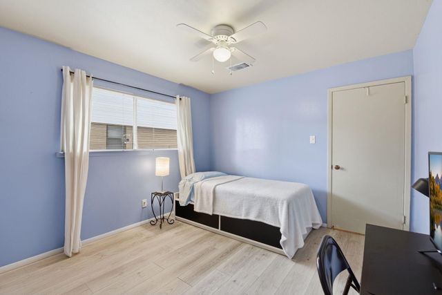 5622 Sheraton Oaks Drive, Houston, TX 77091