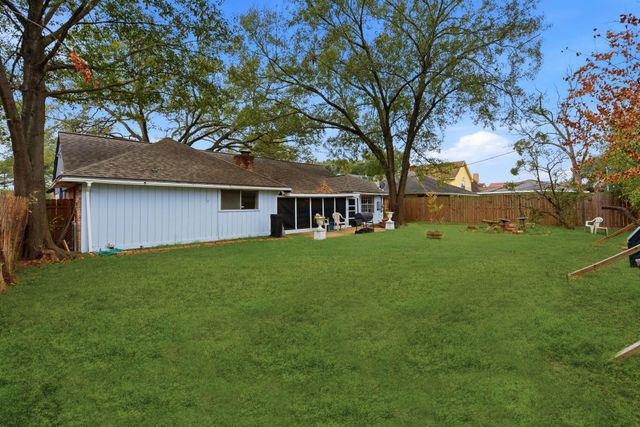 5622 Sheraton Oaks Drive, Houston, TX 77091