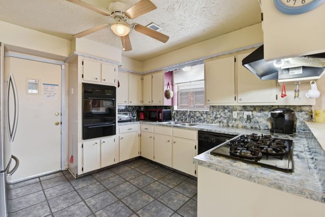 5622 Sheraton Oaks Drive, Houston, TX 77091