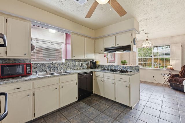 5622 Sheraton Oaks Drive, Houston, TX 77091