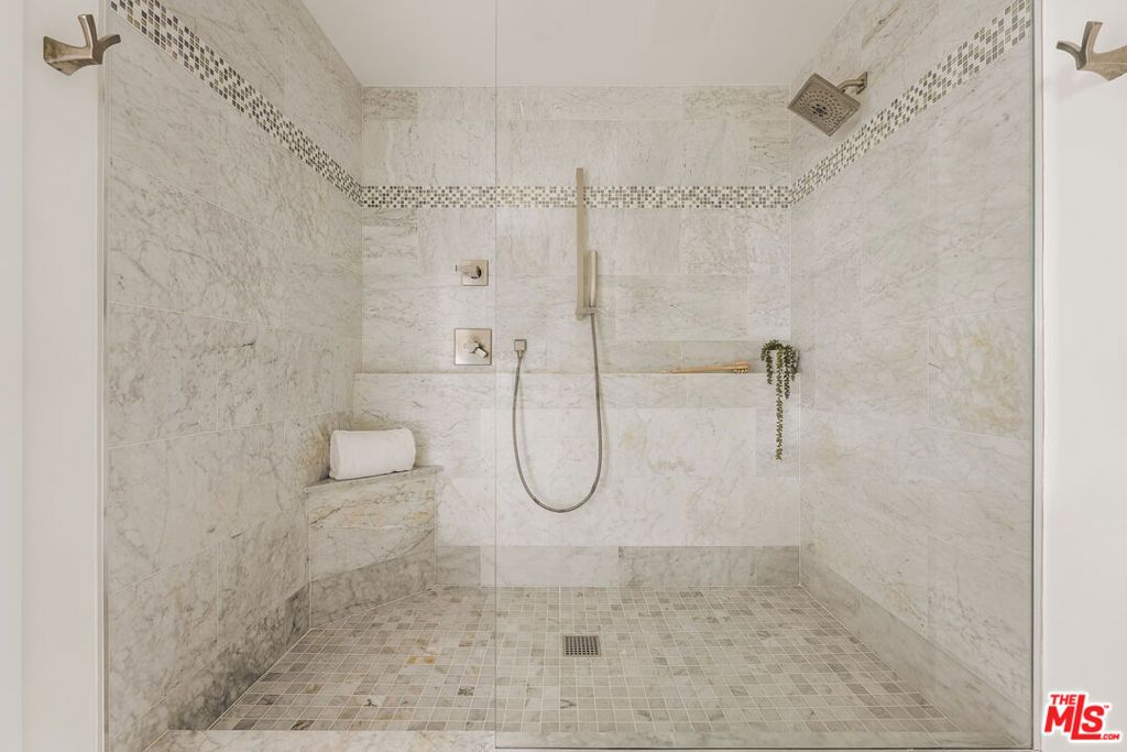 Image 18 of property listing at 5887 W 77th Place, Los Angeles, CA 90045