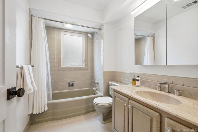 201 Dorchester Road, Scarsdale, NY 10583