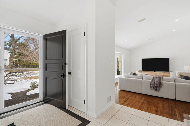 201 Dorchester Road, Scarsdale, NY 10583