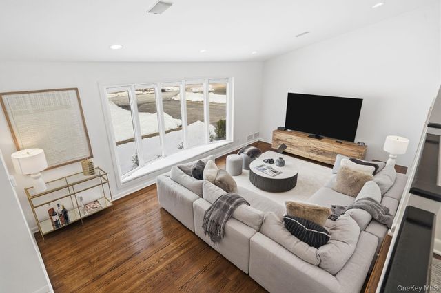 201 Dorchester Road, Scarsdale, NY 10583