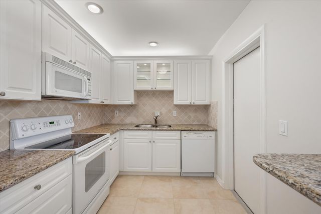 16 SE Turtle Creek Drive E, Jupiter, FL 33469