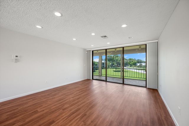 16 SE Turtle Creek Drive E, Jupiter, FL 33469