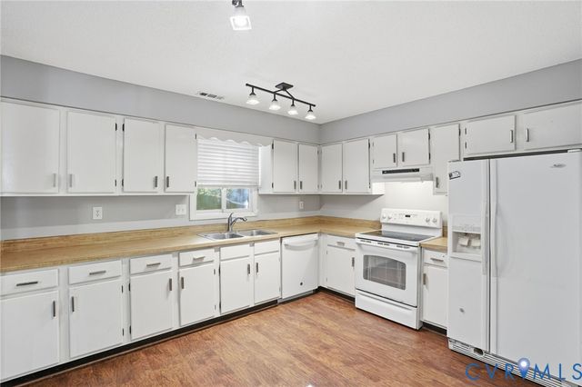 1707 Foxfire Cir, Henrico, VA 23238