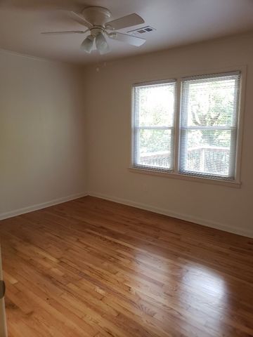 911 E Rodgers Drive, Fayetteville, AR 72701