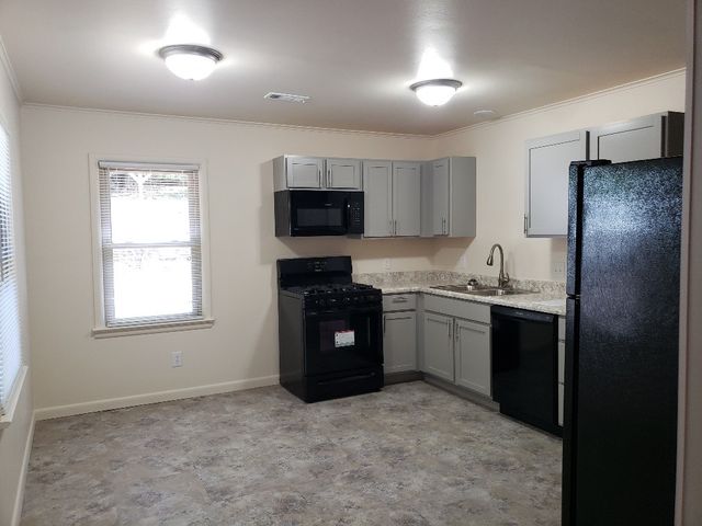 911 E Rodgers Drive, Fayetteville, AR 72701