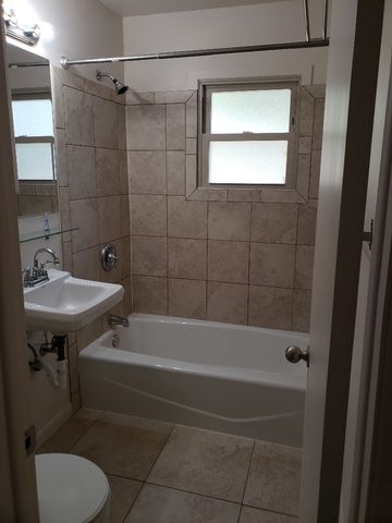 911 E Rodgers Drive, Fayetteville, AR 72701