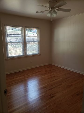 911 E Rodgers Drive, Fayetteville, AR 72701