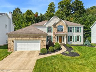 19332 Timber Creek Circle, Strongsville, OH 44136