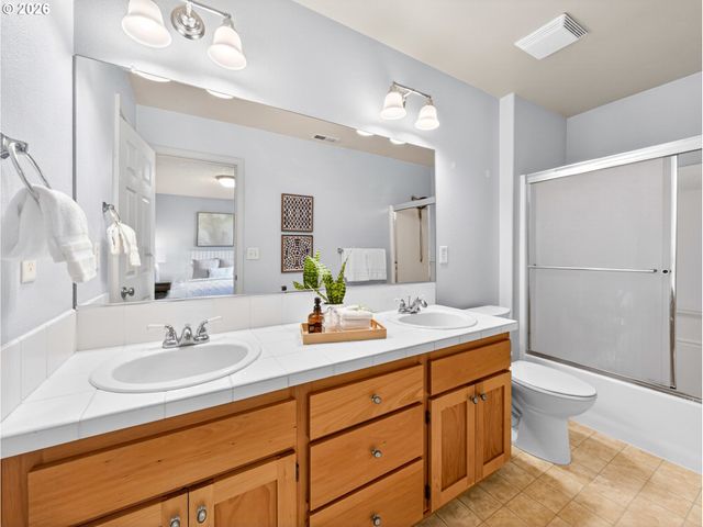 13136 Se LINDEN Ln 4, Milwaukie, OR 97222