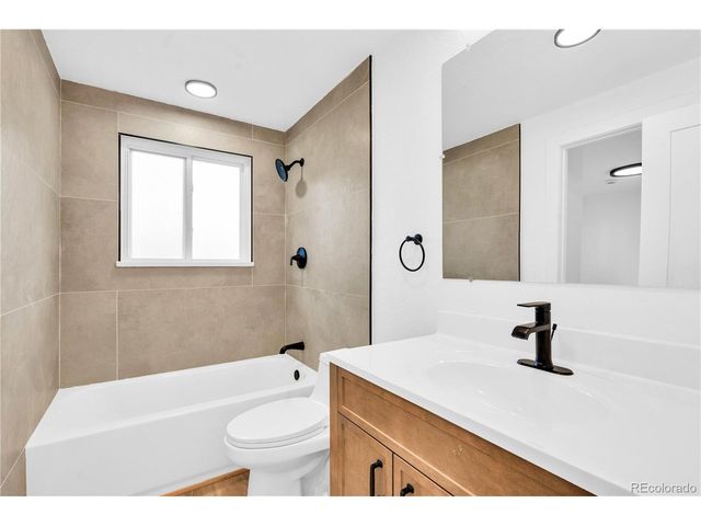 7433 W Hinsdale Dr, Littleton, CO 80128