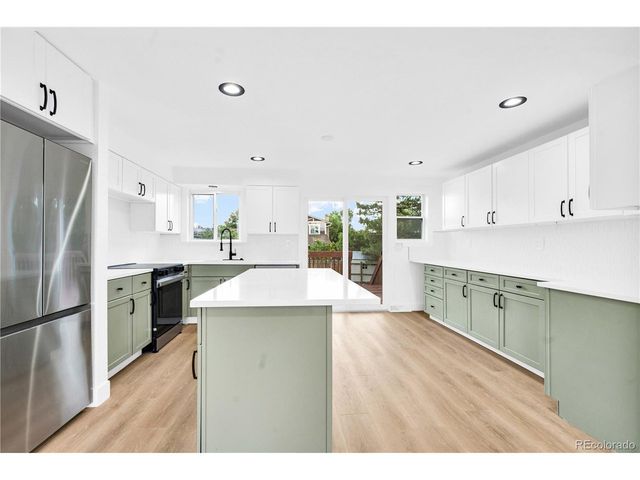 7433 W Hinsdale Dr, Littleton, CO 80128