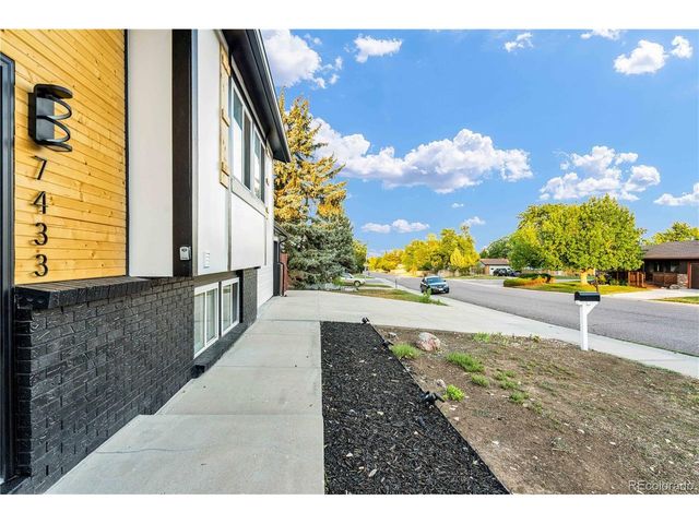 7433 W Hinsdale Dr, Littleton, CO 80128