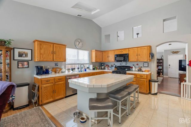 11505 Orchard Park Drive, Bakersfield, CA 93311