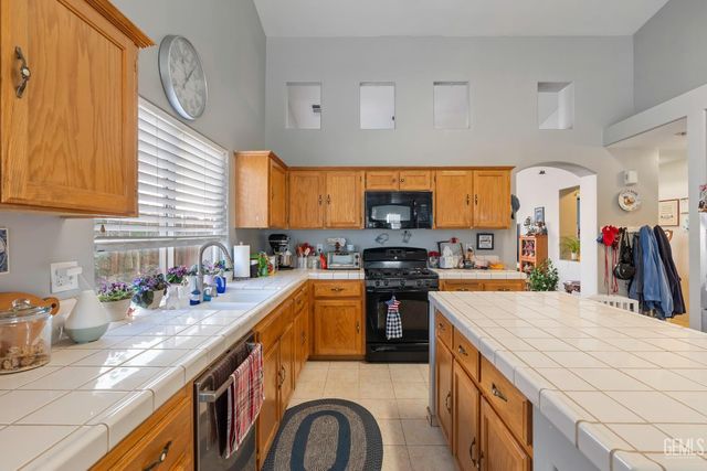 11505 Orchard Park Drive, Bakersfield, CA 93311