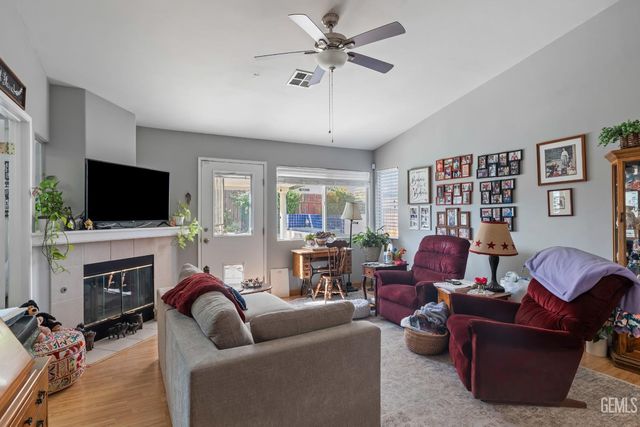 11505 Orchard Park Drive, Bakersfield, CA 93311