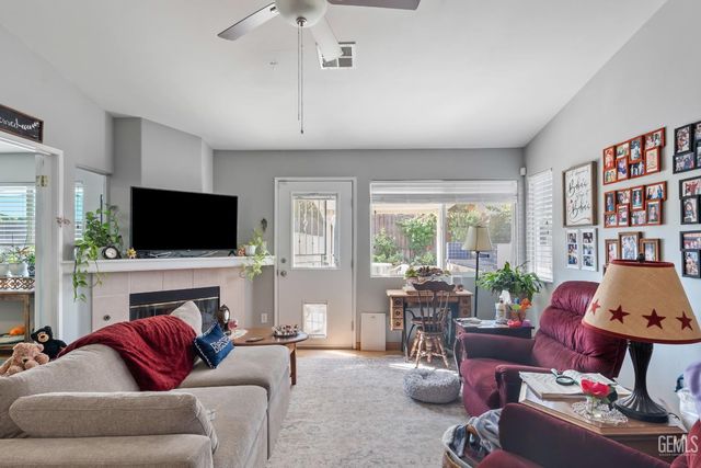 11505 Orchard Park Drive, Bakersfield, CA 93311