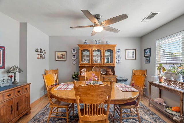 11505 Orchard Park Drive, Bakersfield, CA 93311