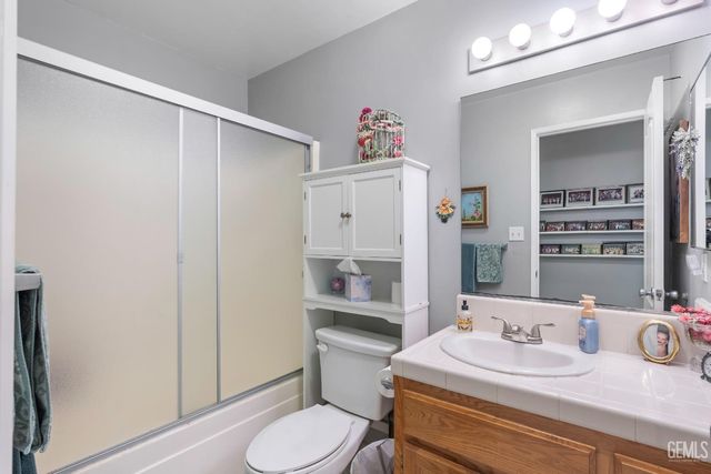 11505 Orchard Park Drive, Bakersfield, CA 93311