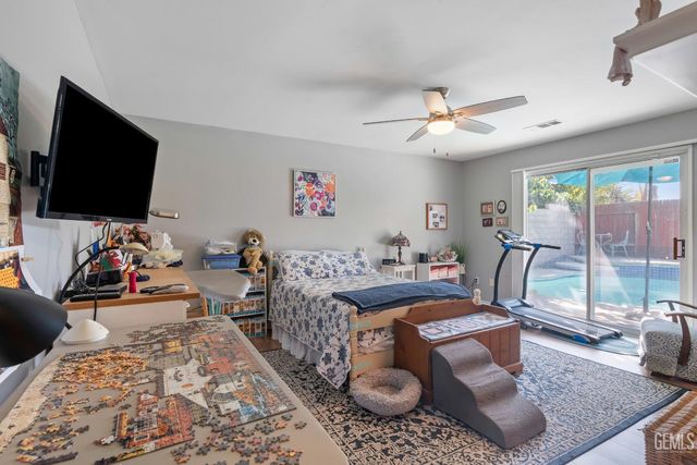 11505 Orchard Park Drive, Bakersfield, CA 93311