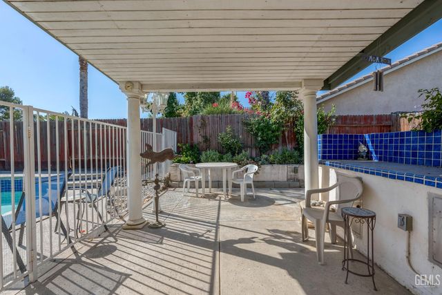 11505 Orchard Park Drive, Bakersfield, CA 93311