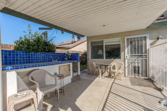 11505 Orchard Park Drive, Bakersfield, CA 93311