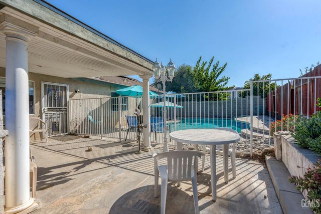 11505 Orchard Park Drive, Bakersfield, CA 93311