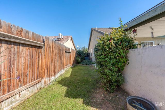 11505 Orchard Park Drive, Bakersfield, CA 93311