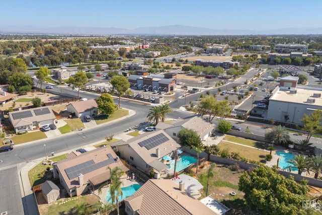 11505 Orchard Park Drive, Bakersfield, CA 93311