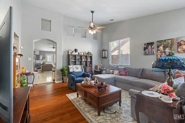 11505 Orchard Park Drive, Bakersfield, CA 93311