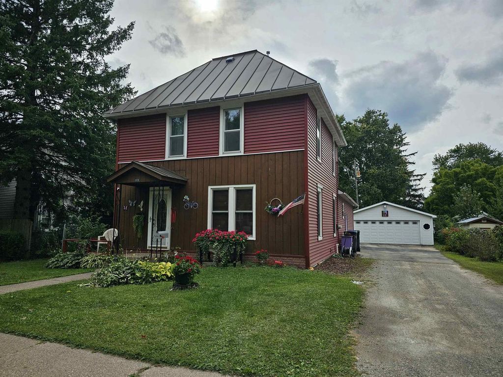 113 N STATE STREET, Waupaca, WI 54981