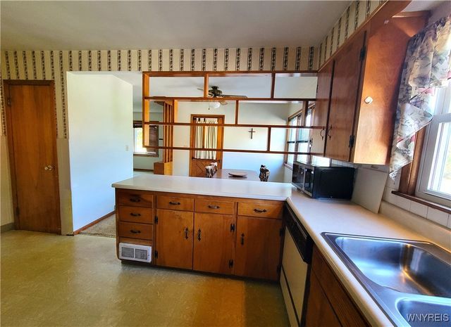 268 Erin Road, Ridgeway, NY 14103