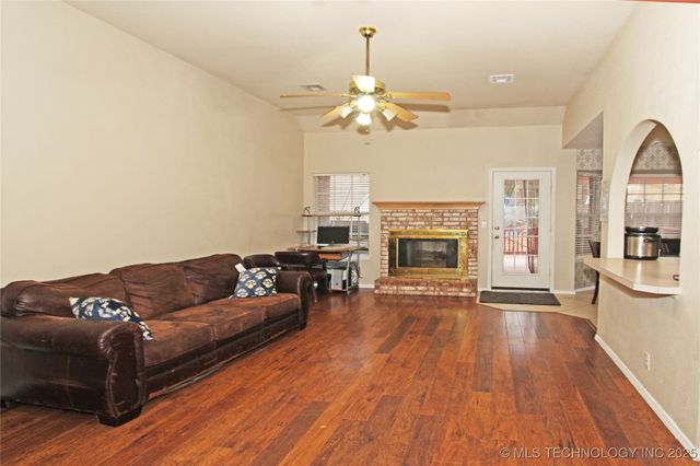 199 W 113th Court S, Jenks, OK 74037